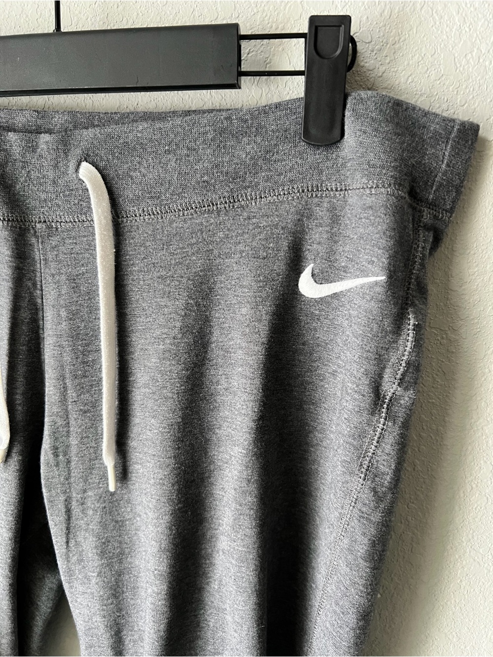 Nike 3/4ths Dark Gray Drawstring Capri Sweatpants - Picture 2 of 10